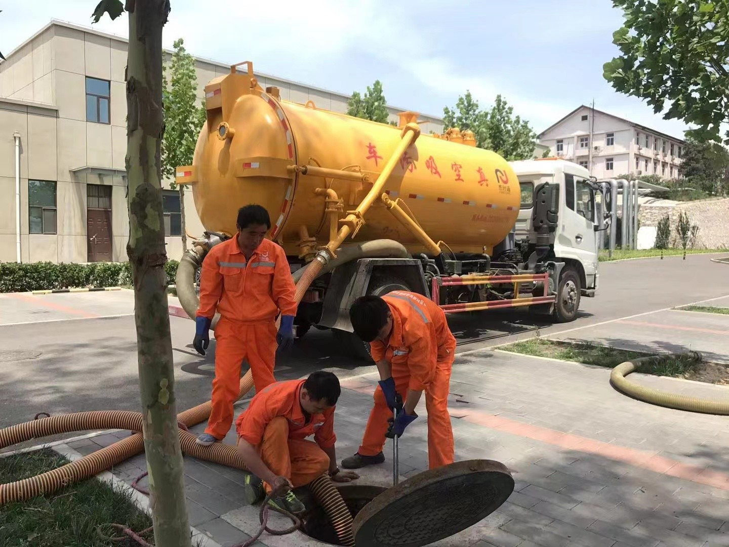 桑珠孜化粪池清理与5-8吨吸粪车施工效率分析